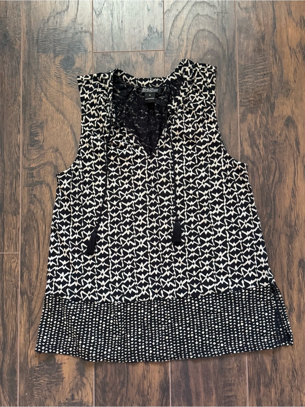 Lucky Brand Medium Black and Cream Sleeveless V Neck Top